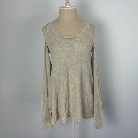 Vintage Havana Sweaters - Vintage Havana Cold Shoulder Waffle Top Neutral Zippers M